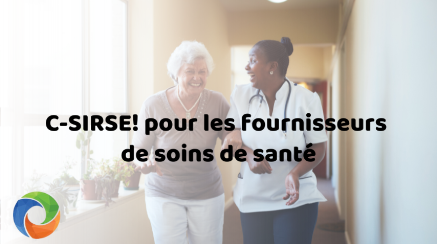 Infirmière marchant dans le couloir avec une patiente