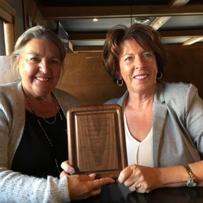 Paulette Noël, recipiendaire du prix et Huguette Duguay, Coordinatrice Premier lien de la Societe Alzheimer